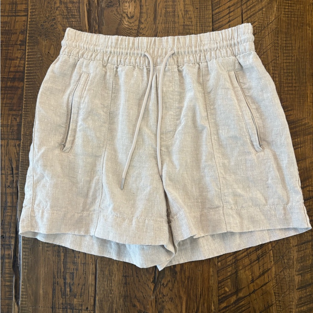 Athleta Retreat Mid Rise 4” Short